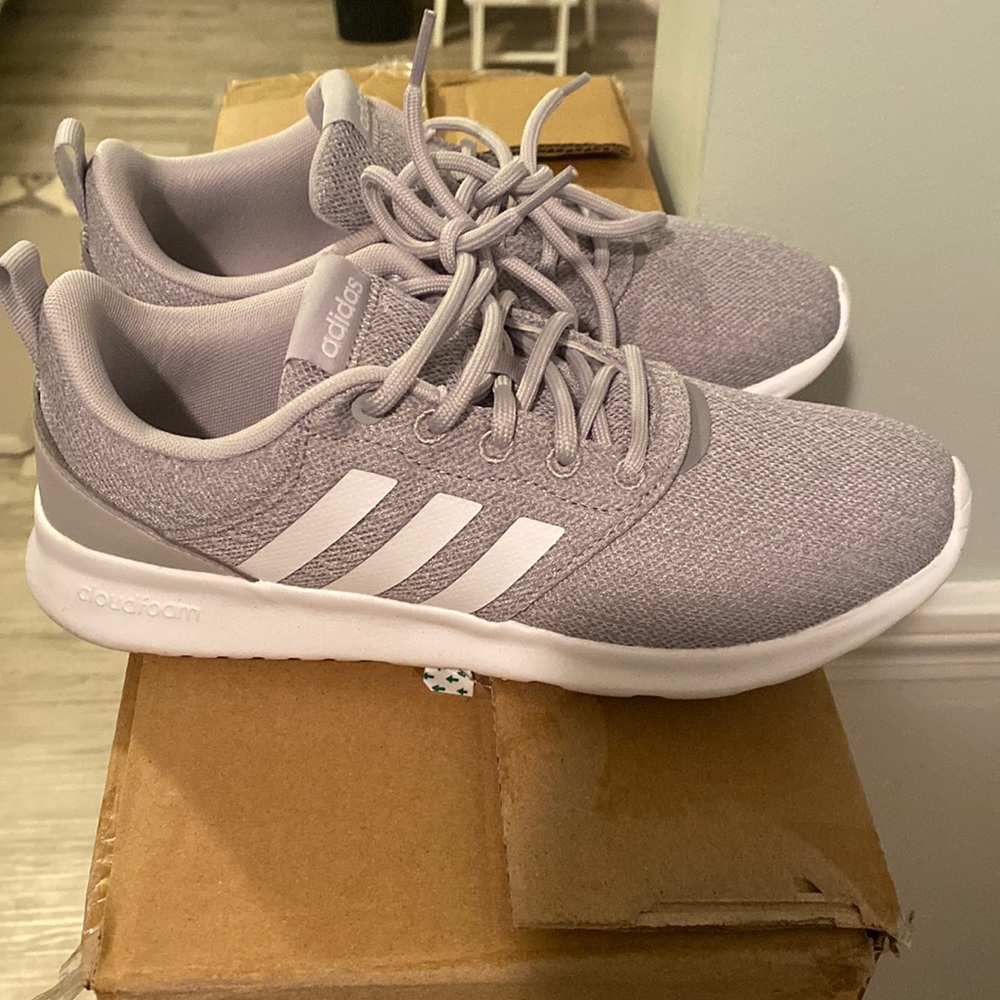 Adidas comfort cloud foam Tennis shoes